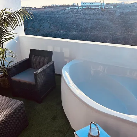 Zarah's Place “ Ocean” Apartment